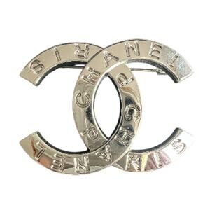Chanel Signature Paris Bright Silver Brooch Fall/Winter Act II 2021 (CCXX021)